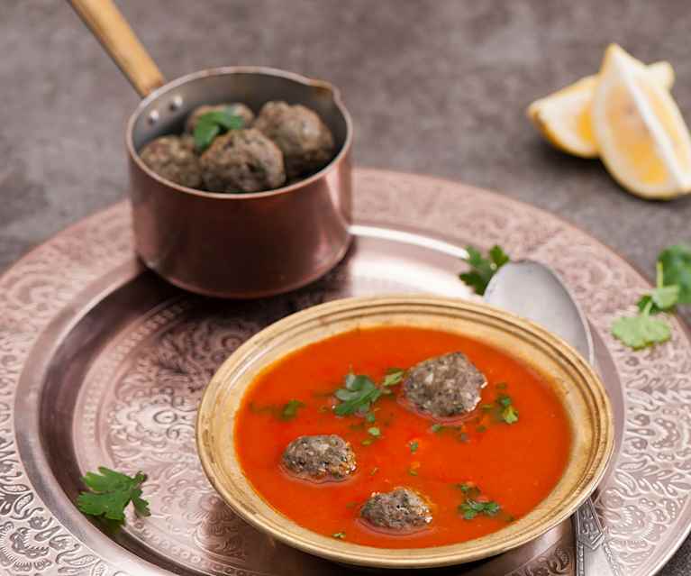 Zupa pomidorowa z ciecierzycą i kaftami Zupa pomidorowa z ciecierzycą i kaftami
