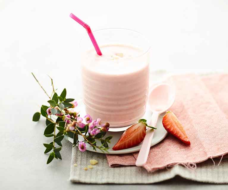 Boisson au lait de soja, fraises et amandes Boisson au lait de soja, fraises et amandes
