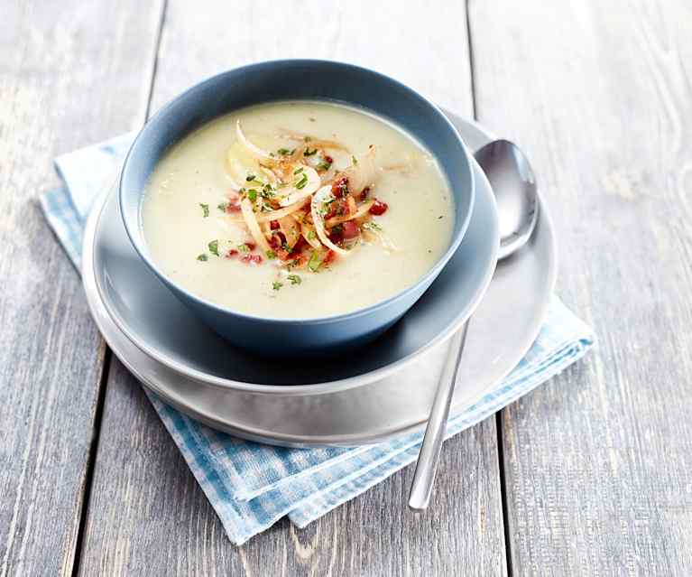 Erdäpfelsuppe mit Speck-Zwiebeln Erdäpfelsuppe mit Speck-Zwiebeln