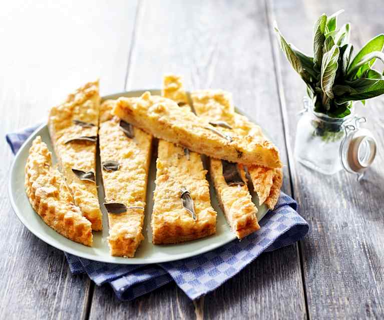 Pikanter Brotkuchen mit Salbei Pikanter Brotkuchen mit Salbei