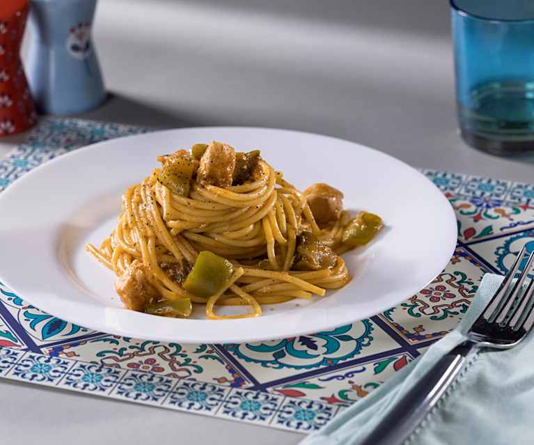 Spaghetti peperoni, spada e melanzane Spaghetti peperoni, spada e melanzane
