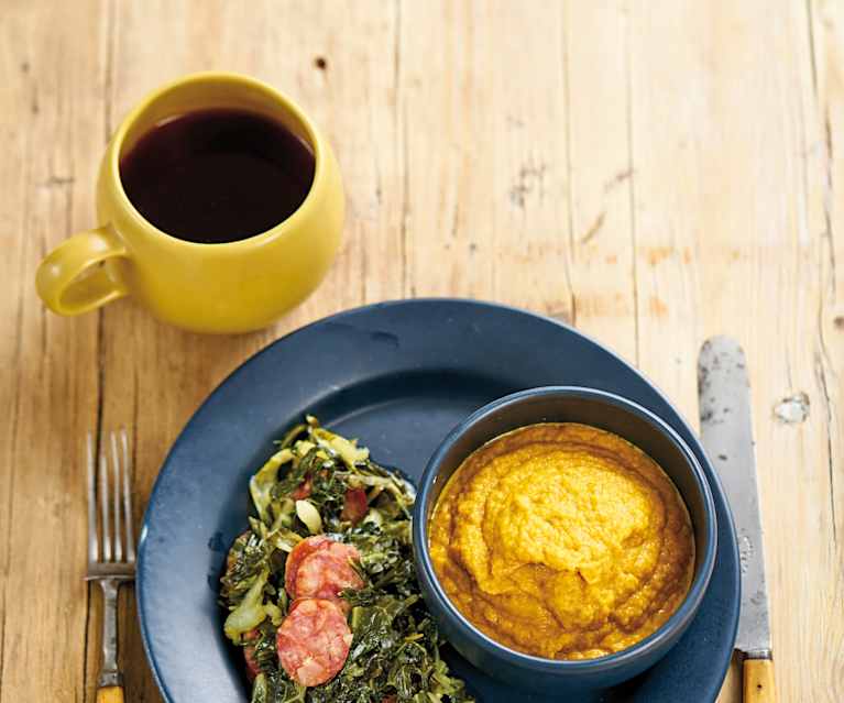 Puré de cenoura e abóbora com couve e chouriço Puré de cenoura e abóbora com couve e chouriço
