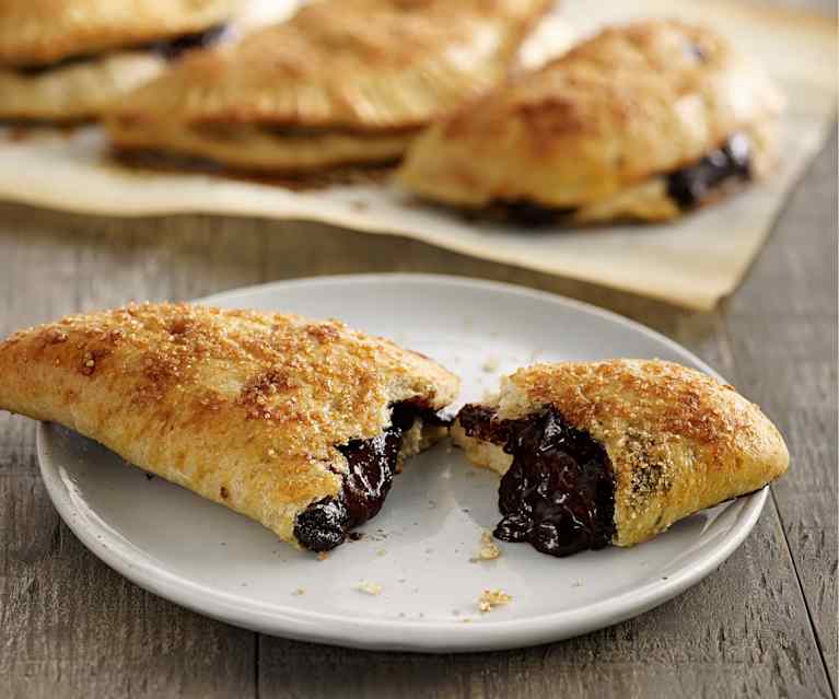 Chocolate Hazelnut Calzone with Bananas Chocolate Hazelnut Calzone with Bananas