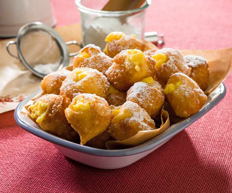 Buñuelos con crema de azafrán Buñuelos con crema de azafrán