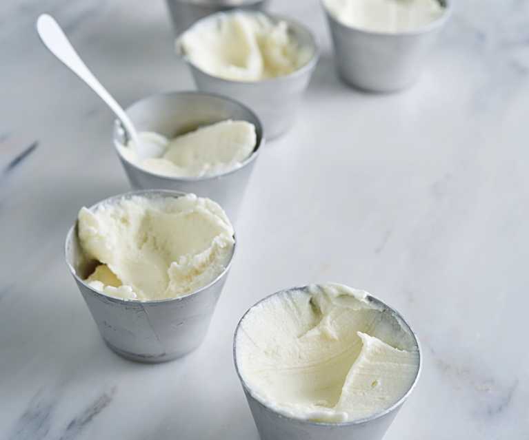 Gelado com sabor a piña colada Gelado com sabor a piña colada
