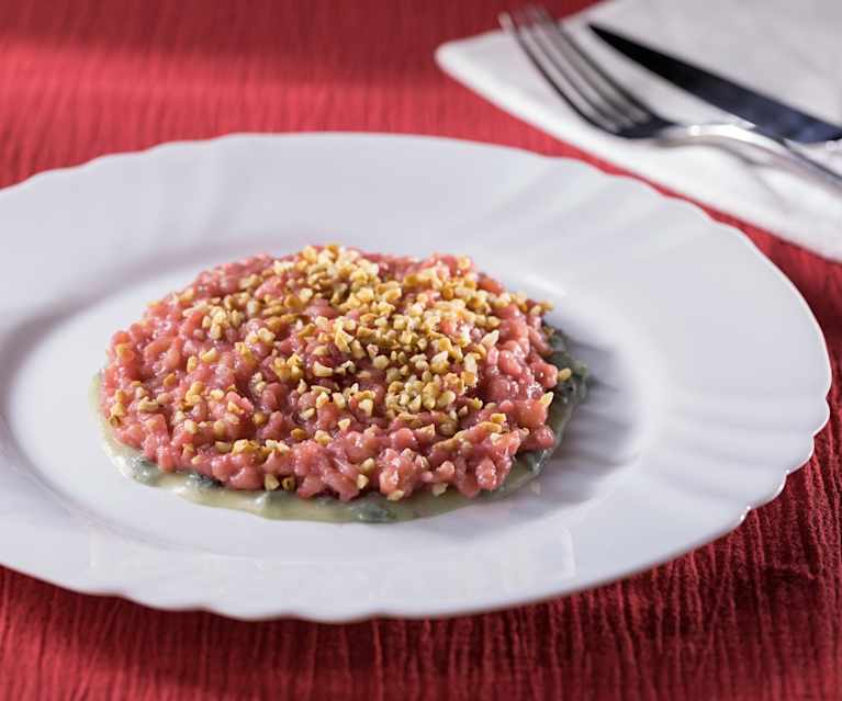 Risotto alla barbabietola rossa con gorgonzola e nocciole Risotto alla barbabietola rossa con gorgonzola e nocciole