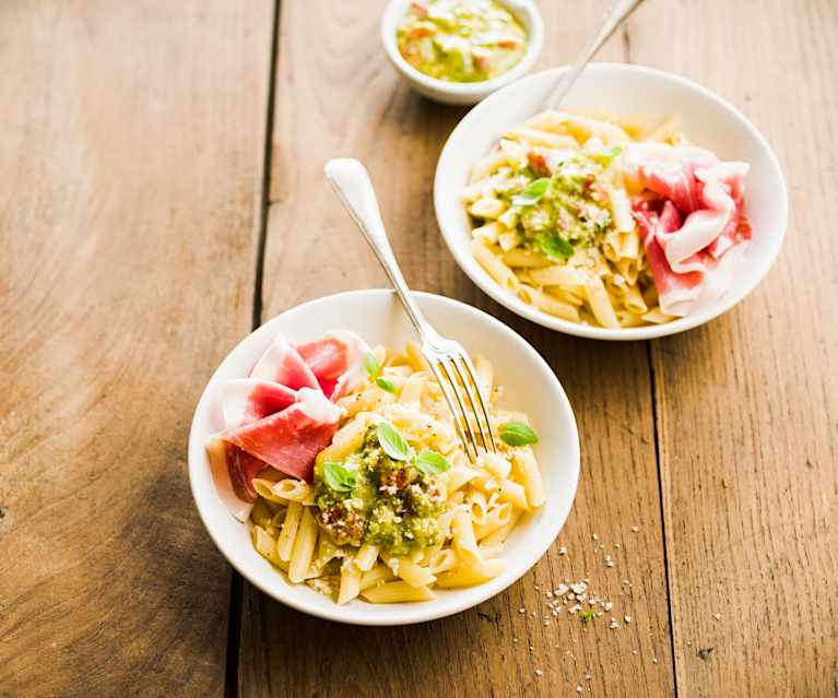 Penne au pesto et jambon cru Penne au pesto et jambon cru