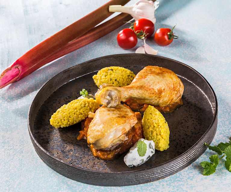 Henderl in Rhabarber-Tomaten- Sauce mit Hirsenocken und Minzjoghurt Henderl in Rhabarber-Tomaten- Sauce mit Hirsenocken und Minzjoghurt
