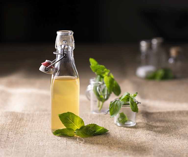Aceto aromatizzato alla menta Aceto aromatizzato alla menta