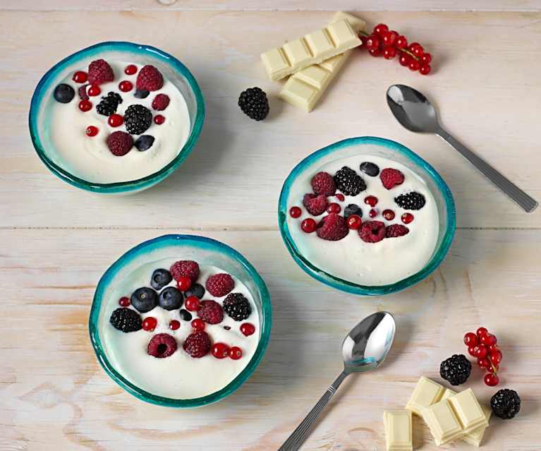 Crema de chocolate blanco con frutos rojos Crema de chocolate blanco con frutos rojos