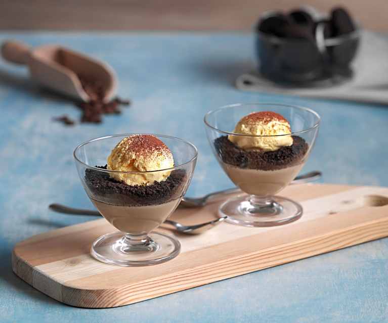 Crema de chocolate y café con helado de vainilla Crema de chocolate y café con helado de vainilla