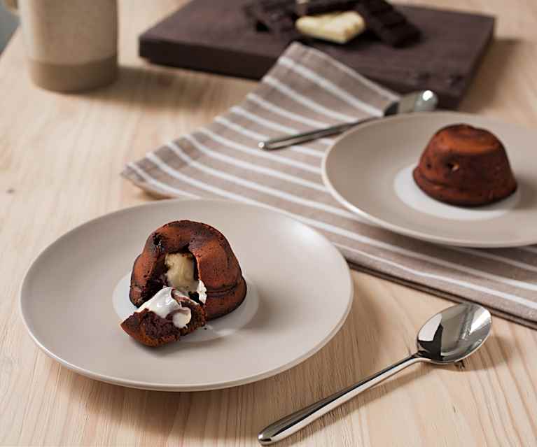 Volcán de chocolate relleno de chocolate blanco Volcán de chocolate relleno de chocolate blanco