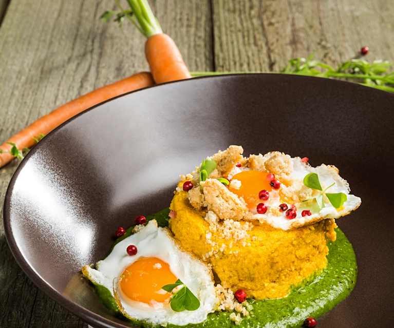 Karottenflan mit Wachtelei auf Spinatsenfsauce Karottenflan mit Wachtelei auf Spinatsenfsauce