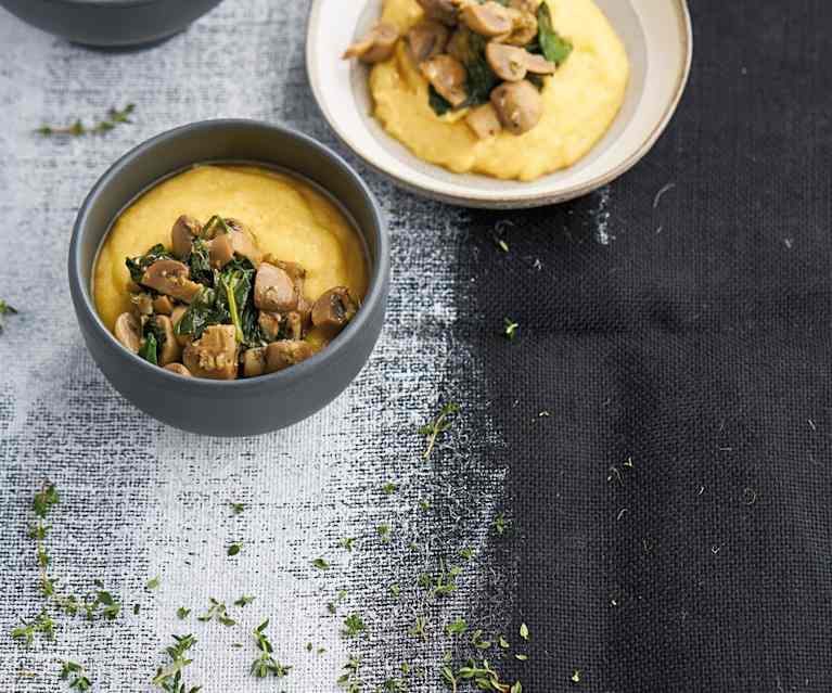 Polenta com cogumelos e espinafres Polenta com cogumelos e espinafres