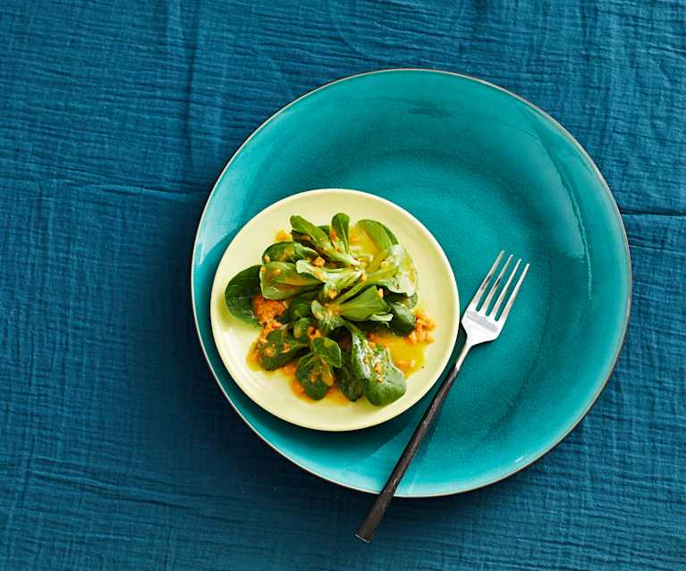 Feldsalat mit Möhrendressing Feldsalat mit Möhrendressing