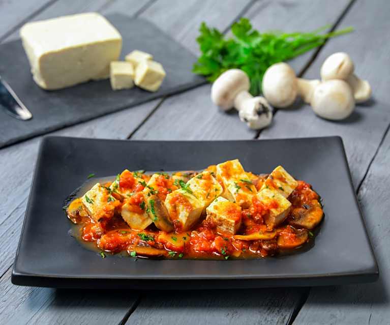 Spezzatino di tofu e funghi (vegan) Spezzatino di tofu e funghi (vegan)
