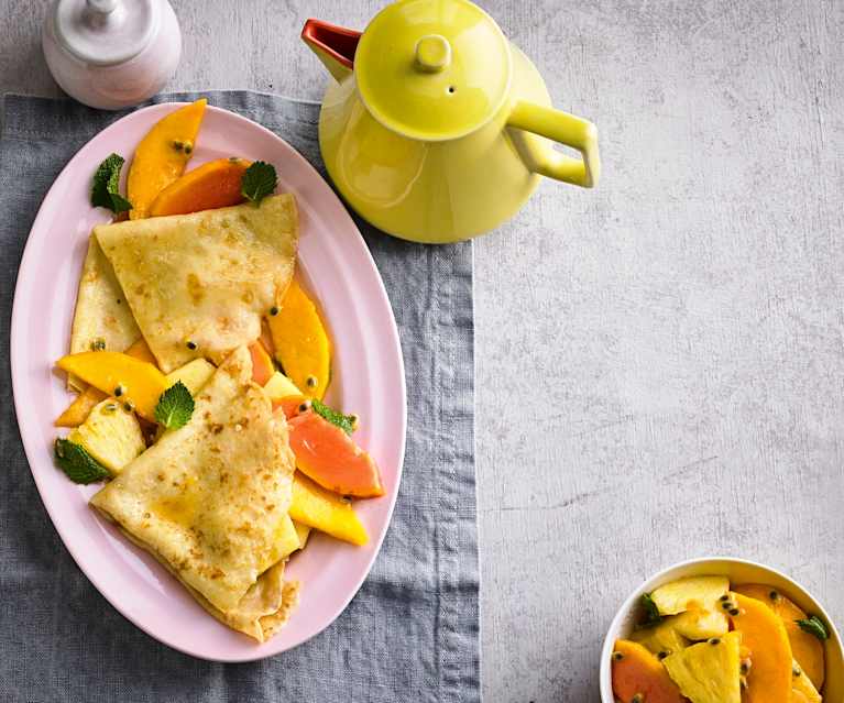 Kokos-Crêpes mit Asia-Obstsalat Kokos-Crêpes mit Asia-Obstsalat