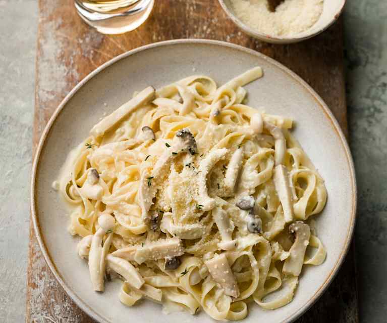 Creamy Truffled Mushroom Tagliatelle - Tagliatelle con crema di funghi tartufata Creamy Truffled Mushroom Tagliatelle - Tagliatelle con crema di funghi tartufata