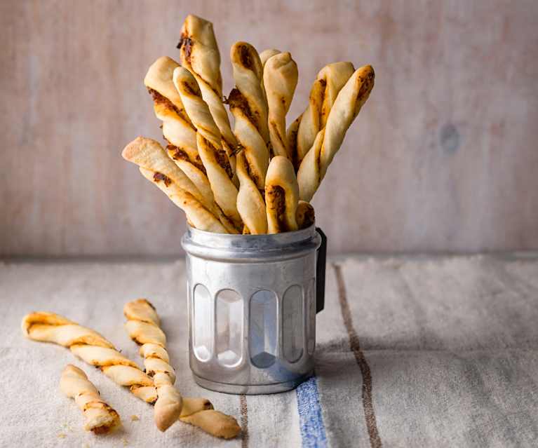 Sun-dried Tomato and Rosemary Breadsticks - Bastoncini di pane con pomodori secchi e rosmarino Sun-dried Tomato and Rosemary Breadsticks - Bastoncini di pane con pomodori secchi e rosmarino