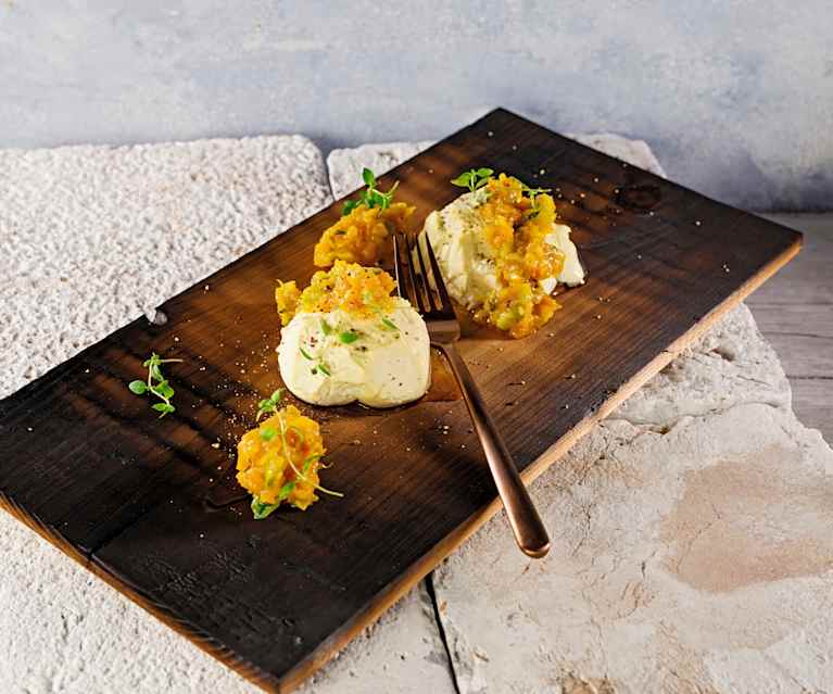 Geräucherter Frischkäse mit Nektarinen-Gurken-Salsa Geräucherter Frischkäse mit Nektarinen-Gurken-Salsa