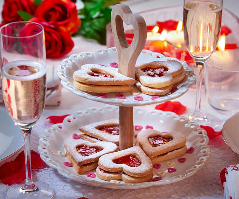 Cuori di frolla alla fragola (per 2 persone) Cuori di frolla alla fragola (per 2 persone)