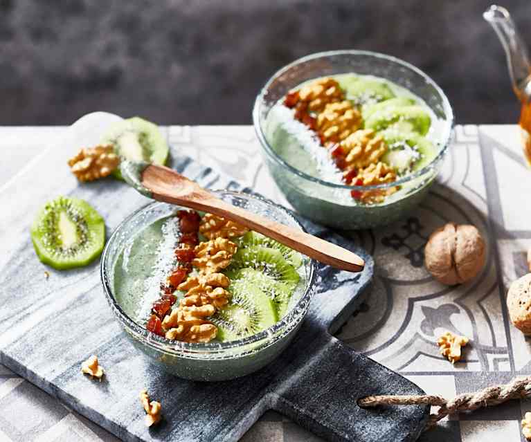 Tropical smoothie bowl Tropical smoothie bowl