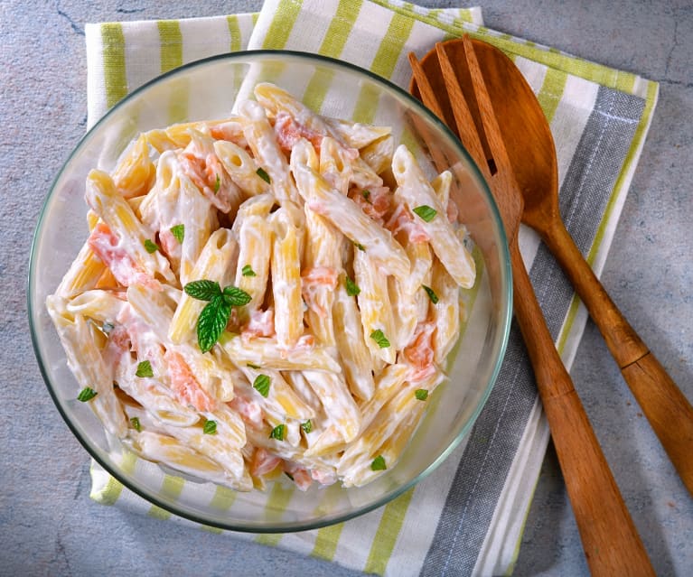 Insalata di pasta al salmone e yogurt Insalata di pasta al salmone e yogurt