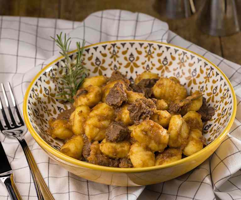 Gnocchi con pastissada Gnocchi con pastissada
