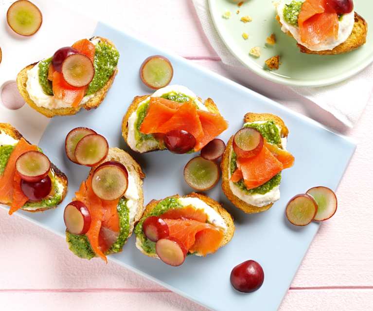 Smoked Salmon and Watercress Pesto Crostini Smoked Salmon and Watercress Pesto Crostini