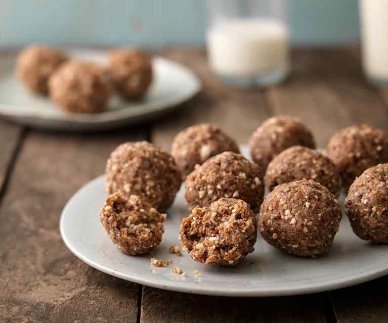 Date and Pecan Protein Balls Date and Pecan Protein Balls