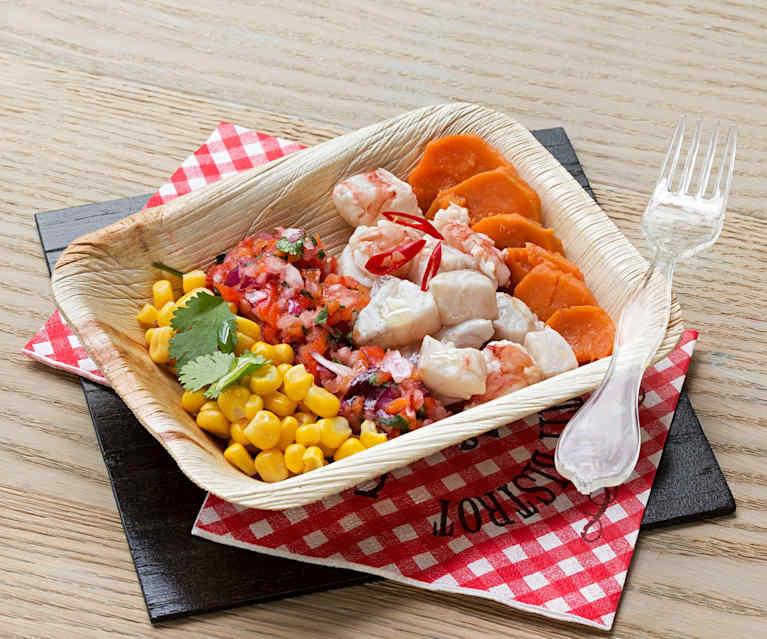 Ceviche de lubina y langostinos con maíz y batata Ceviche de lubina y langostinos con maíz y batata