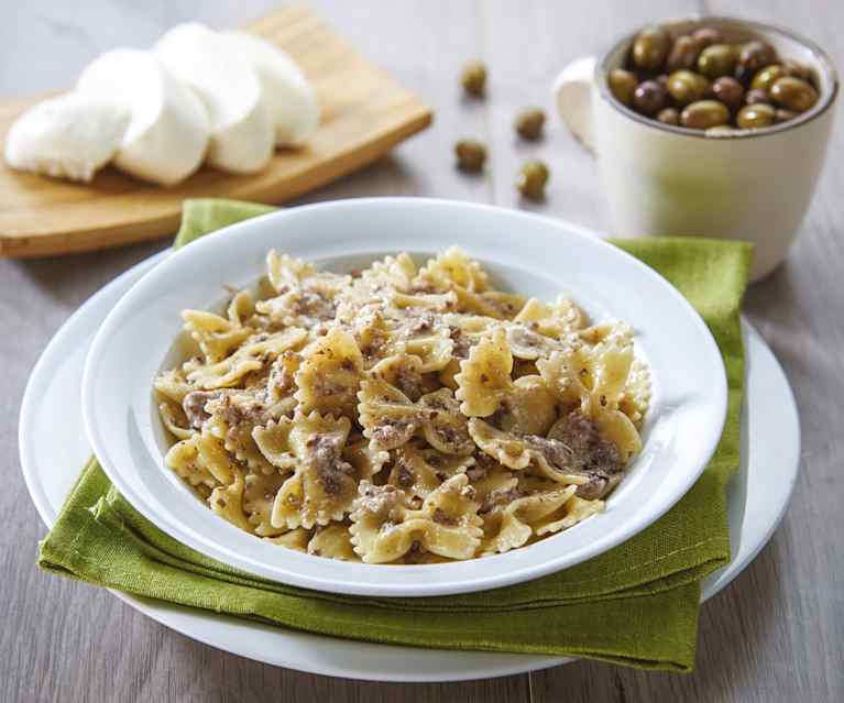 Farfalle aux olives et à la mozzarella Farfalle aux olives et à la mozzarella