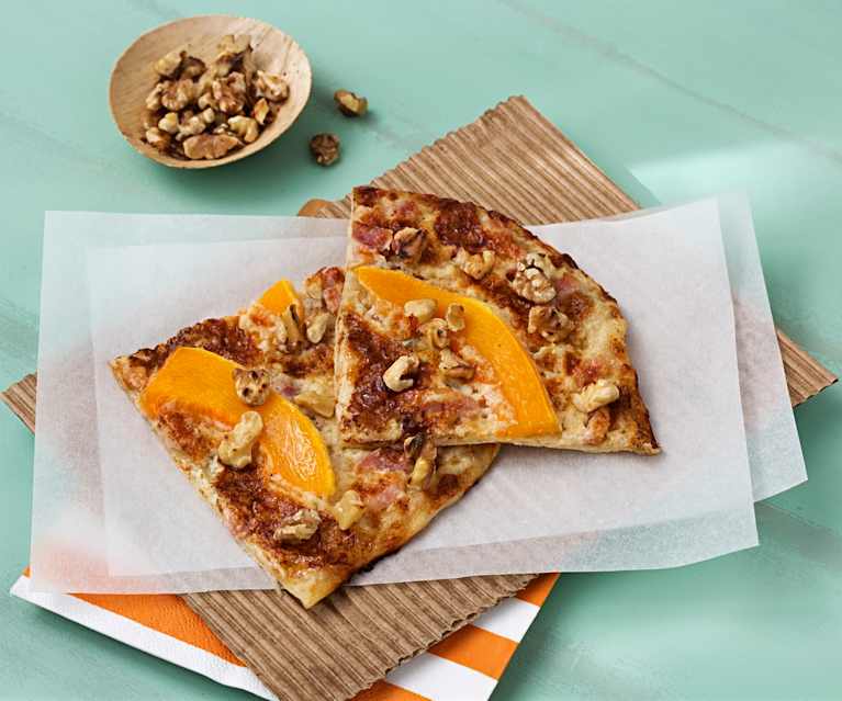 Pizza alsaciana de calabaza y gorgonzola (Flammkuchen) Pizza alsaciana de calabaza y gorgonzola (Flammkuchen)