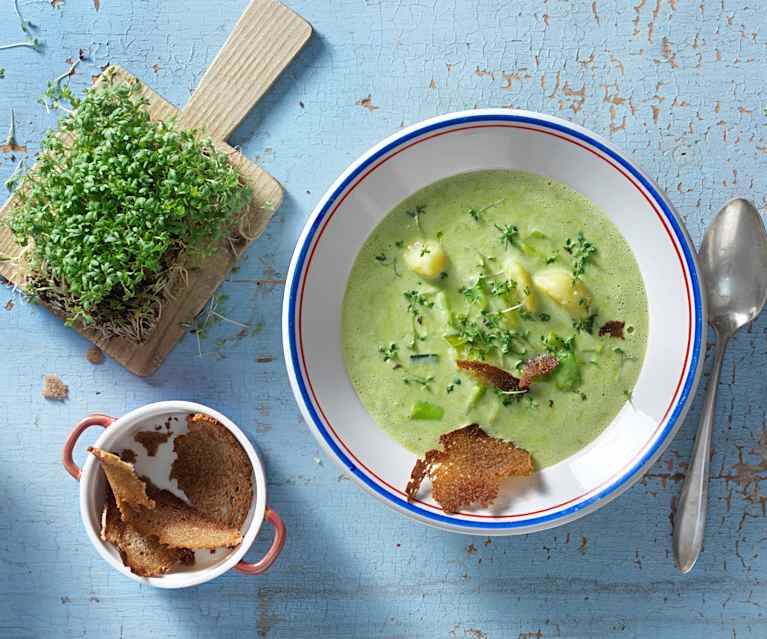 Erdäpfel-Lauch-Suppe mit Brotchips Erdäpfel-Lauch-Suppe mit Brotchips