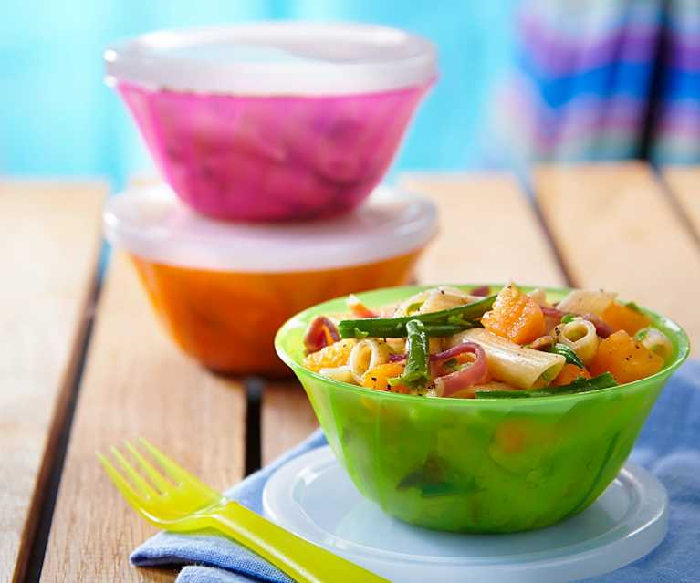 Insalata di pasta integrale con prosciutto crudo, melone e fagiolini Insalata di pasta integrale con prosciutto crudo, melone e fagiolini