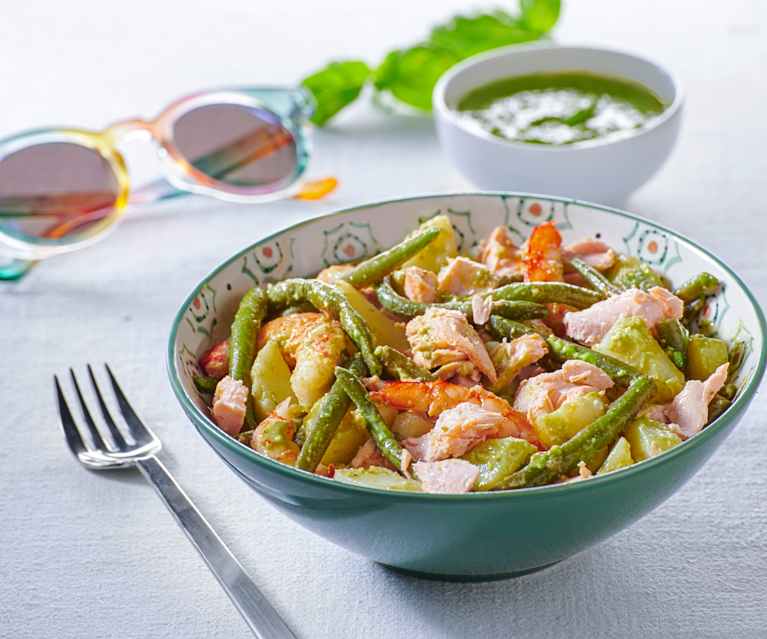 Insalata di salmone e gamberi rossi con pesto di basilico Insalata di salmone e gamberi rossi con pesto di basilico