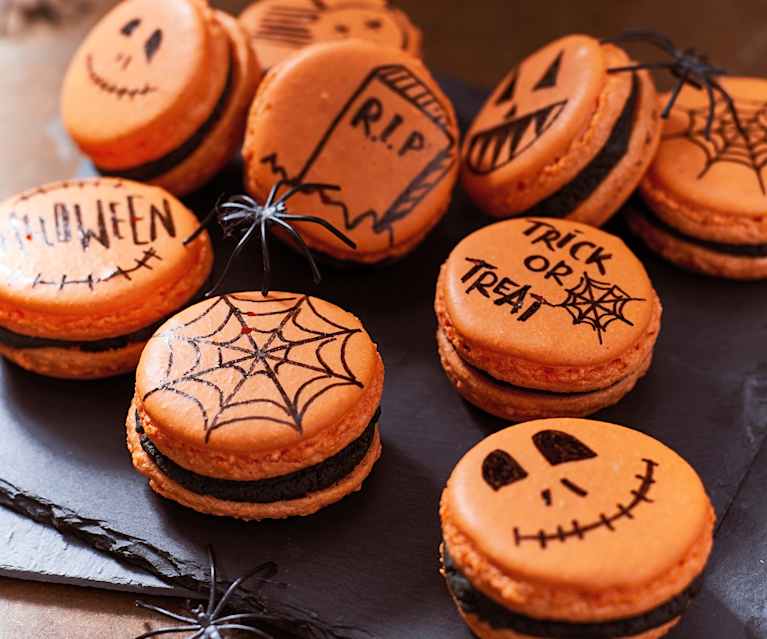 Halloween-Macarons mit Erdnusscreme Halloween-Macarons mit Erdnusscreme