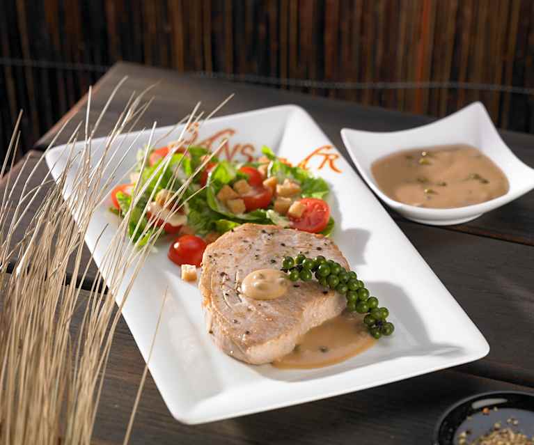 Caesar Salad zu Thunfischsteak mit Pfeffersauce Caesar Salad zu Thunfischsteak mit Pfeffersauce