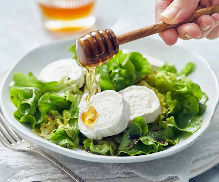 Salat mit Ziegenkäse und Löwenzahnhonigdressing Salat mit Ziegenkäse und Löwenzahnhonigdressing