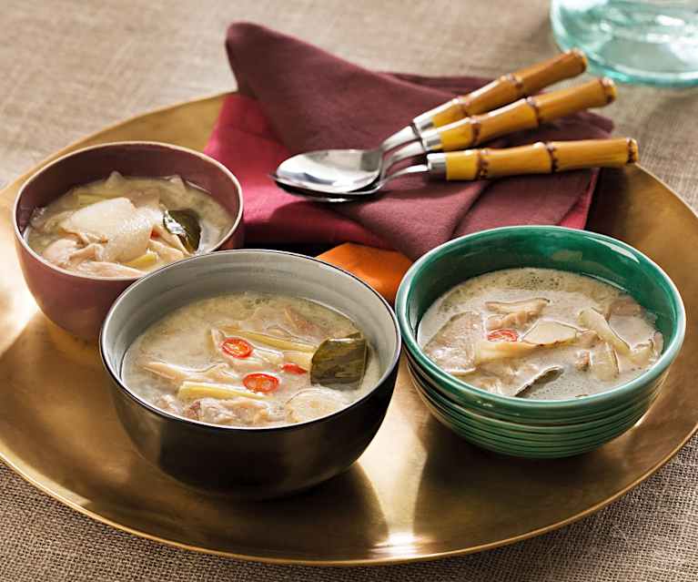 Sopa de pollo y leche de coco (Tom kha kai) - Tailandia Sopa de pollo y leche de coco (Tom kha kai) - Tailandia