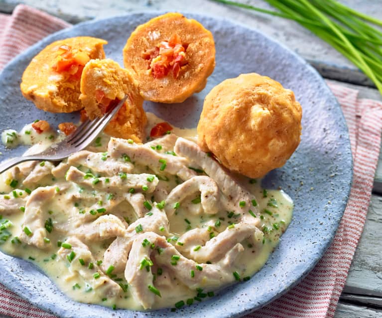 Schweinegeschnetzeltes mit Tomatenknödeln - Cookidoo® – das offizielle