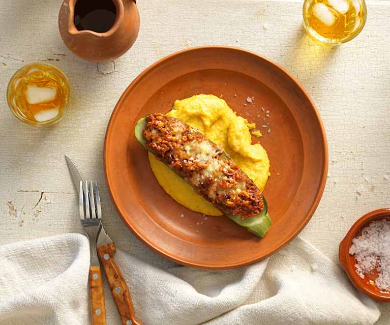 Gefüllte Zucchini mit cremiger Polenta Gefüllte Zucchini mit cremiger Polenta