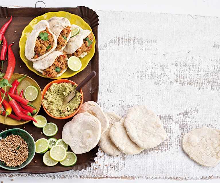Baba ghanoush em pão pita com borrego Baba ghanoush em pão pita com borrego