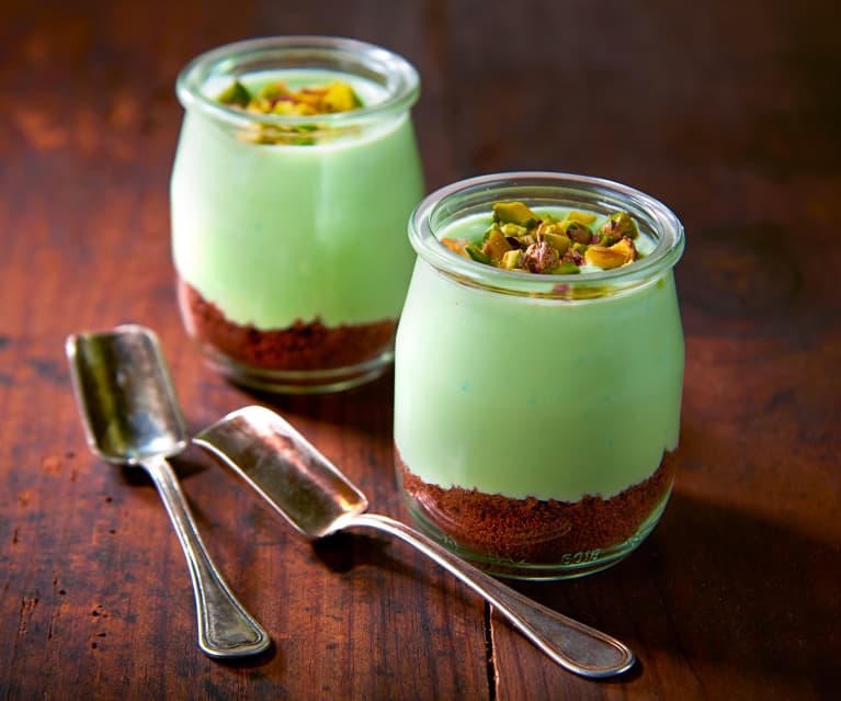 Mousse al pistacchio con crumble al cacao Mousse al pistacchio con crumble al cacao