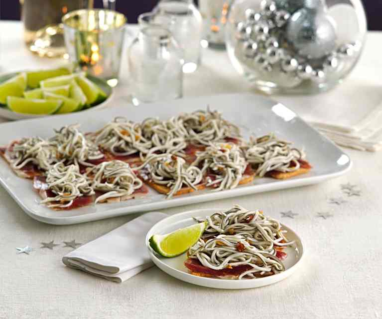 Tosta de jamón y gulas Tosta de jamón y gulas