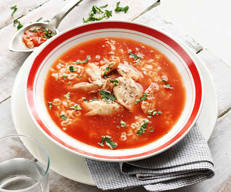 Soupe de tomates au poulet et aux pâtes Soupe de tomates au poulet et aux pâtes