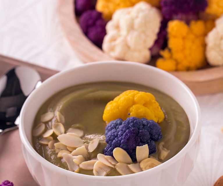 Crema di cavolfiori colorati e mandorle Crema di cavolfiori colorati e mandorle