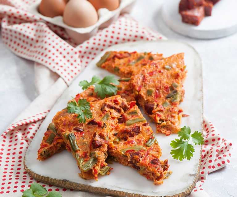 Frittata z fasolką, papryką i chorizo Frittata z fasolką, papryką i chorizo