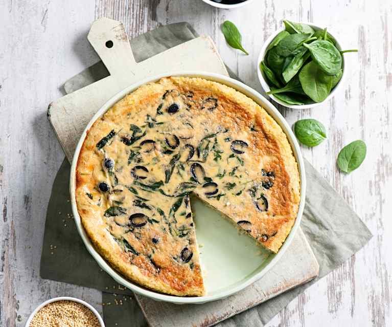 Jaglany quiche ze szpinakiem i oliwkami Jaglany quiche ze szpinakiem i oliwkami