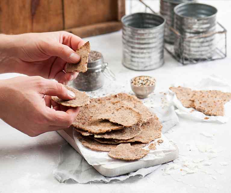 Niskowęglowodanowe podpłomyki z Trio Seeds i nasionami chia Niskowęglowodanowe podpłomyki z Trio Seeds i nasionami chia